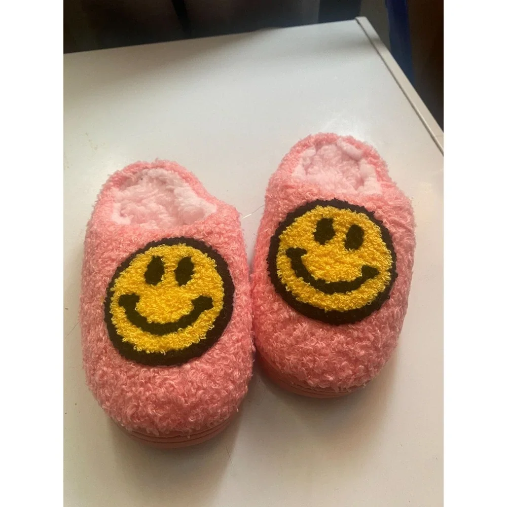 Toddler Girls Smiley Face Fuzzy Slippers Pink‎ Size 9/10 New With Tags